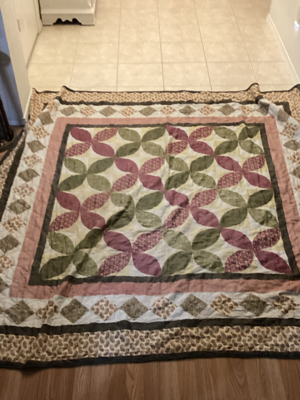 Better Homes And Gardens Floral Double Ring Quilt in Pink and Olive